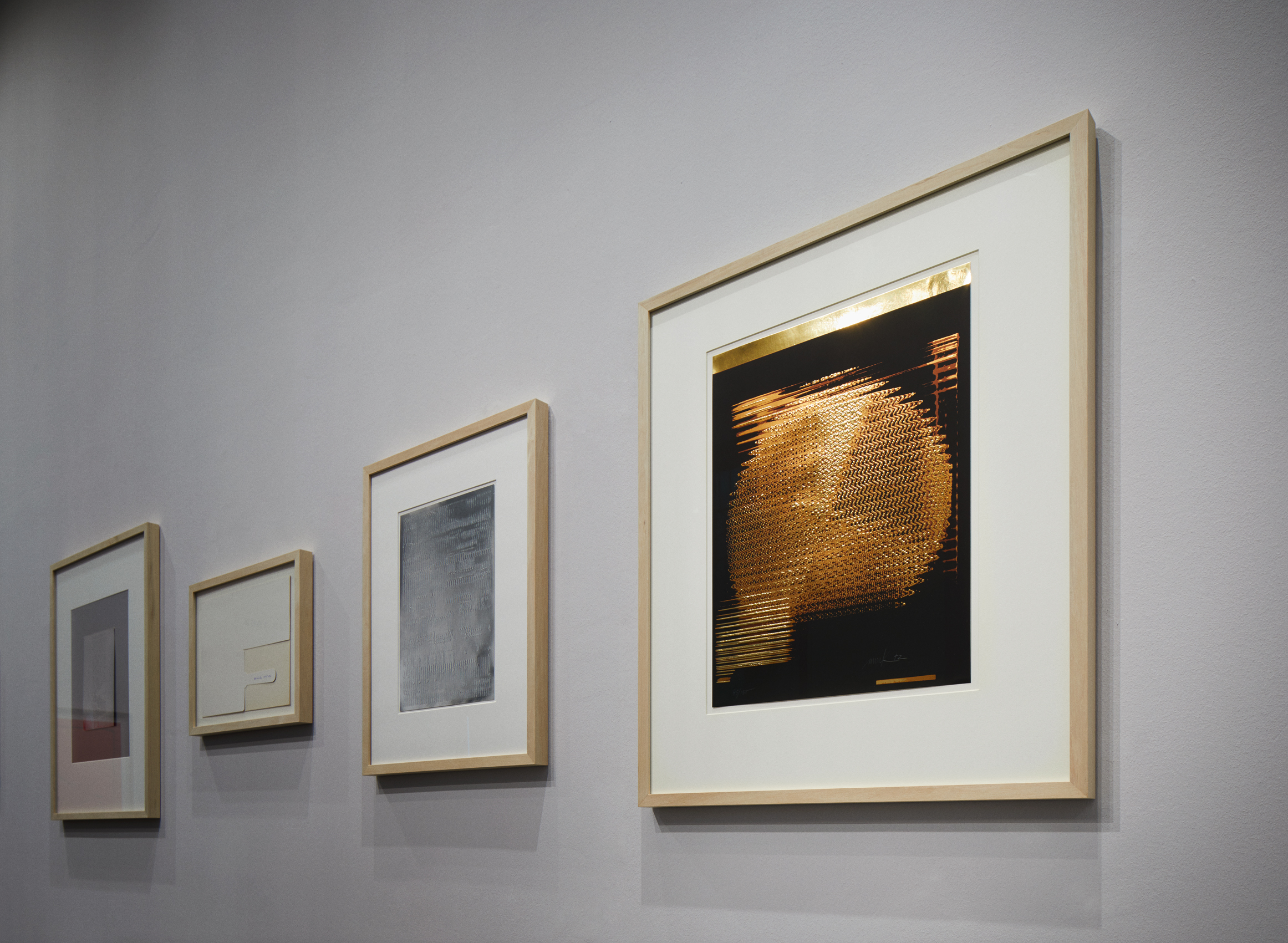 Ausstellungsansicht „Drucken ohne Farbe – Graphische Experimente ab 1960“ mit Werken von Heinz Mack, Karl H. Hödicke und Peter Stein Foto: Kunsthalle Mannheim/ Rainer Diehl