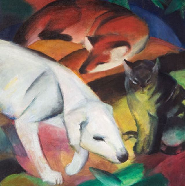 Ein weißer Hund, eine grau getigerte Katze und ein roter Fuchs befinden sich in einer Landschaft. Die Formen sind kantig, die Farben leuchten. Der Hund schreitet von links nach rechts, die Katze sitzt am rechten Bildrand. Oben Mittig liegt der Fuchs.